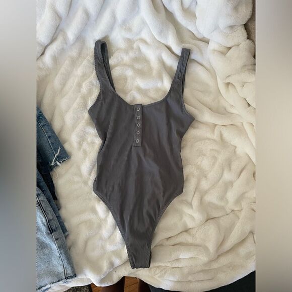 Bundle of 5 shorts 3 tops Women’s - Picture 14 of 16